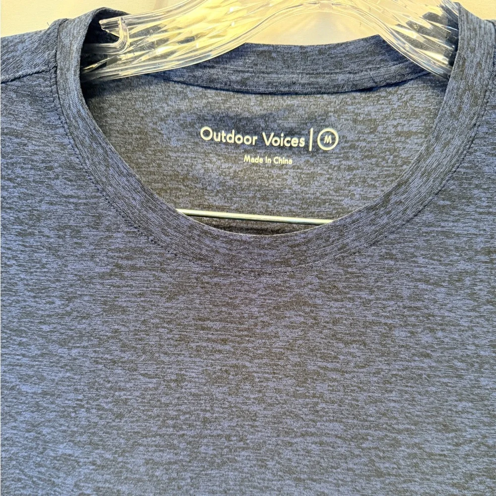 Outdoor Voices Men’s Medium Performance T-Shirt Dark Blue Black Workout Athletic